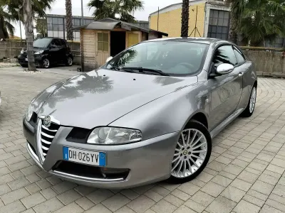 Begagnad Alfa Romeo GT Distinctive 150 HK (110 kW) 2007 Grå Sportkupé