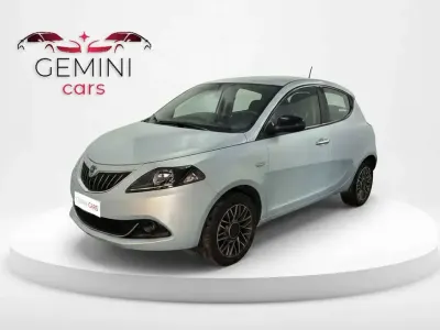 Usata Lancia Ypsilon Gold 69 CV (50 kW) 2023 Blu/azzurro Utilitaria
