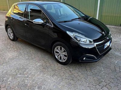 Usata Peugeot 208 Allure 82 CV (60 kW) 2016 Nero Utilitaria