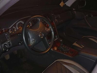 Mercedes E200