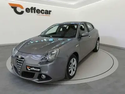 Usata Alfa Romeo Giulietta Exclusive 105 CV (77 kW) 2014 Grigio Utilitaria