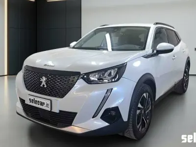 Usata Peugeot 2008 Allure 131 CV (96 kW) 2021 B4 bianco SUV