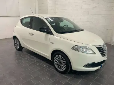 Usata Lancia Ypsilon Gold 69 CV (50 kW) 2012 Bianco Utilitaria