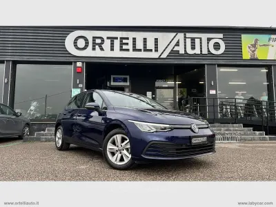 Usata VW Golf VIII Life 116 CV (85 kW) 2021 Blu Berlina