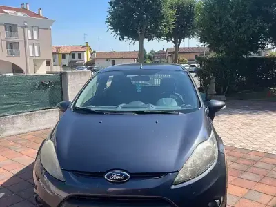 Usata Ford Fiesta 68 CV (50 kW) 2009 Bluazzurro Berlina