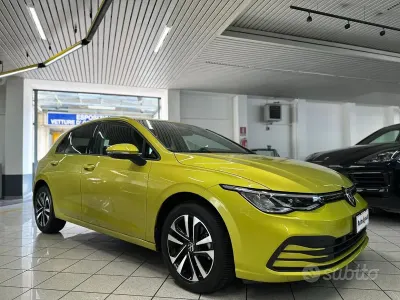 Usata VW Golf VIII United 110 CV (80 kW) 2020 Giallo Berlina