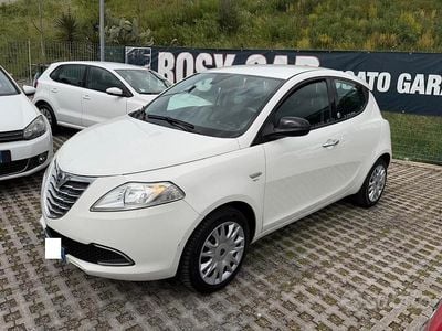 Usata Lancia Ypsilon Silver 69 CV (50 kW) 2015 Bianco Utilitaria