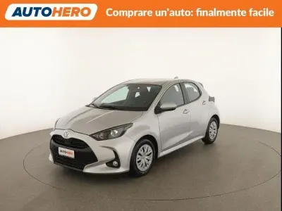 Usata Toyota Yaris Active 72 CV (52 kW) 2021 Argento Utilitaria