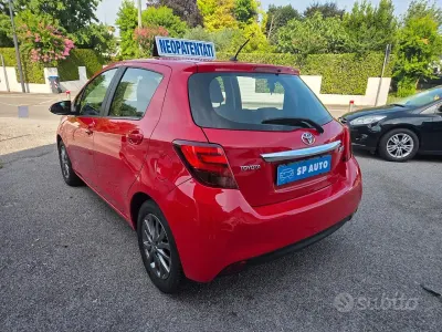 Usata Toyota Yaris 69 CV (50 kW) 2016 Rosso Utilitaria