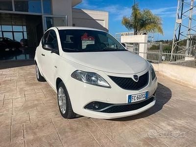 Usata Lancia Ypsilon Gold 69 CV (50 kW) 2016 Bianco Utilitaria