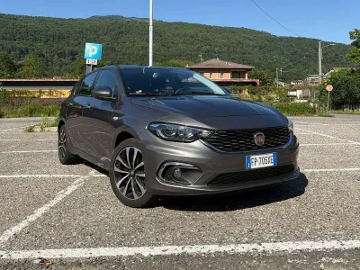 Usata Fiat Tipo Lounge 95 CV (69 kW) 2018 Grigio Berlina