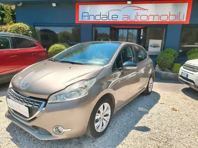 Usata Peugeot 208 82 CV (60 kW) 2012 Marrone Utilitaria