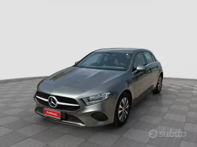 Usata Mercedes A180 Executive 136 CV (100 kW) 2023 Grigio montagna Berlina