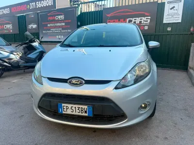 Usata Ford Fiesta 97 CV (71 kW) 2012 Grigio Berlina
