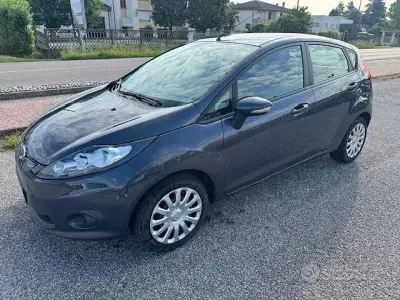Usata Ford Fiesta 60 CV (44 kW) 2011 Grigio Berlina