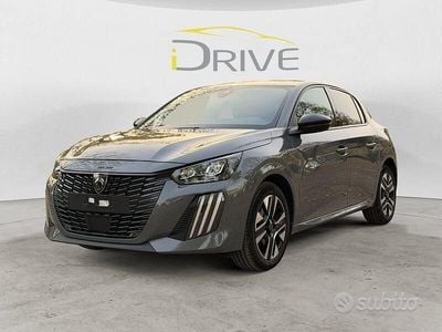 Usata Peugeot 208 Allure 101 CV (74 kW) 2025 Grigio Utilitaria