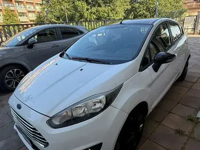 Usata Ford Fiesta 80 CV (58 kW) 2016 Bianco Utilitaria