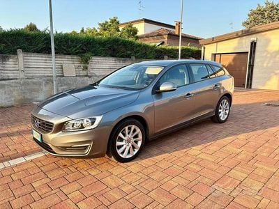 Usata Volvo V60 Business Edition 150 CV (110 kW) 2017 Grigio Station wagon