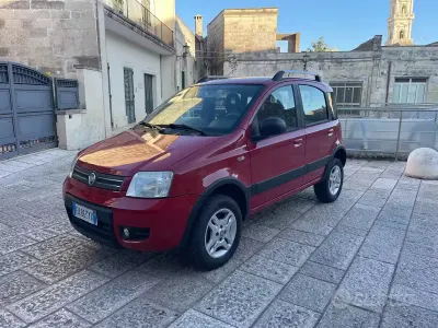 Usata Fiat Panda 4x4 Climbing 69 CV (50 kW) 2010 Rosso Utilitaria