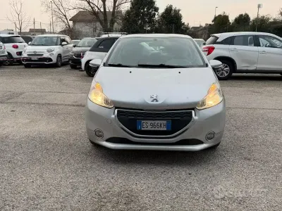 Usata Peugeot 208 Active 82 CV (60 kW) 2013 Grigio Utilitaria
