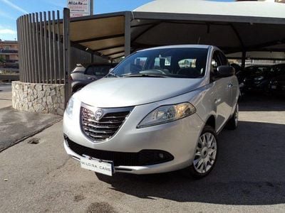Usata Lancia Ypsilon Gold 85 CV (62 kW) 2014 Argento Utilitaria