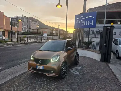Begagnad Smart ForTwo Cabrio Prime 90 HK (66 kW) 2016 Brun Cab