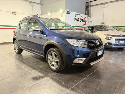 Usata Dacia Sandero 90 CV (66 kW) 2017 Blu/azzurro Berlina