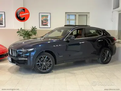 Usata Maserati Levante GranLusso 250 CV (183 kW) 2018 Blu/azzurro SUV
