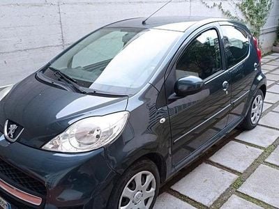 Usata Peugeot 107 68 CV (50 kW) 2011 Grigio Utilitaria