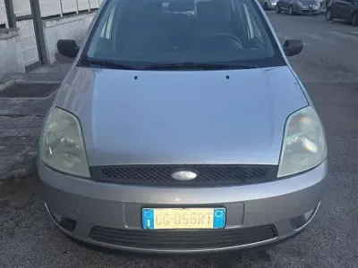 Usata Ford Fiesta Ghia 68 CV (50 kW) 2003 Utilitaria