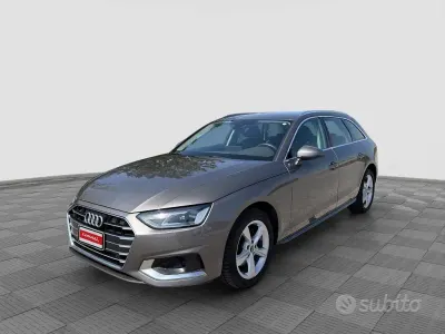 Usado Audi A4 Business 163 CV (119 kW) 2022 Gris Familiar