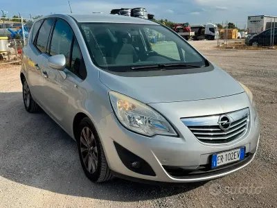 Usata Opel Meriva Cosmo 95 CV (69 kW) 2013 Grigio Monovolume