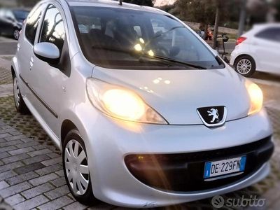 Usata Peugeot 107 68 CV (50 kW) 2006 Grigio Utilitaria