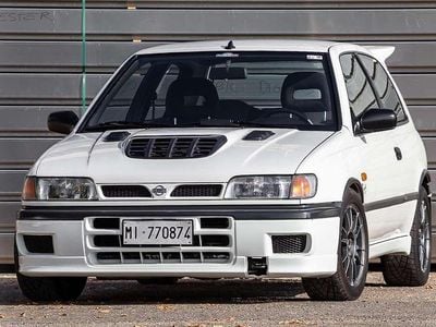 Usata Nissan Sunny 220 CV (161 kW) 1992 Bianco Berlina