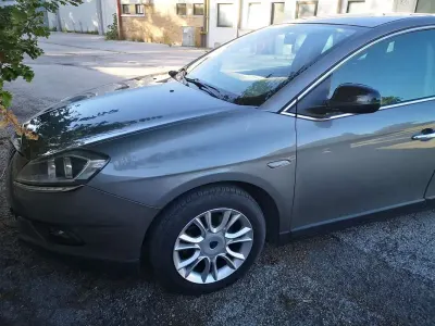 Usado Lancia Delta 120 CV (88 kW) 2010 Gris Utilitario