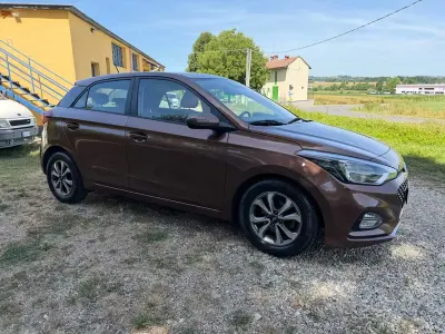 Usata Hyundai i20 73 CV (53 kW) 2019 Marrone Utilitaria