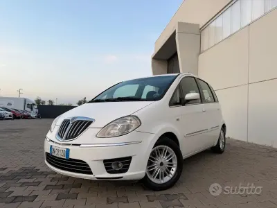 Usata Lancia Musa 90 CV (66 kW) 2008 Bianco Monovolume