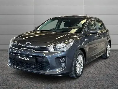 Usata Kia Rio 84 CV (61 kW) 2020 Grigio Berlina