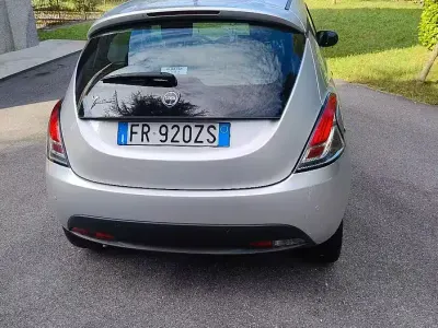 Usata Lancia Ypsilon 69 CV (50 kW) 2018 Grigio Utilitaria