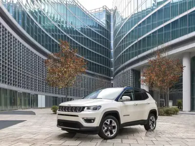 Usata Jeep Compass Limited 140 CV (102 kW) 2018 Bianco pastello SUV