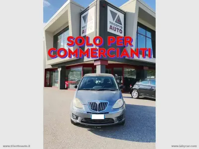 Begagnad Lancia Musa 95 HK (69 kW) 2008 Grå Minibuss