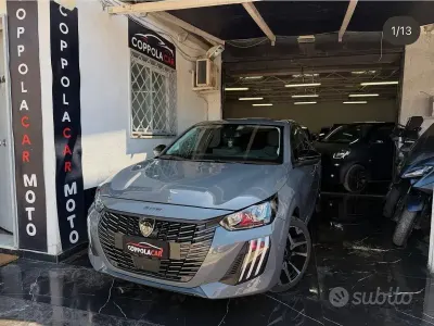 Usata Peugeot 208 Allure 101 CV (74 kW) 2025 Grigio Utilitaria