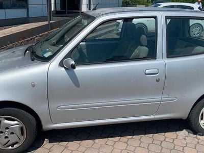 Usata Fiat 600 54 CV (39 kW) 2007 Grigio Berlina