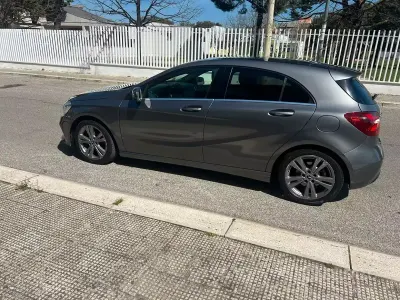 Usata Mercedes A180 Premium 109 CV (80 kW) 2018 Grigio Berlina