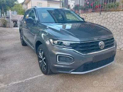 Usata VW T-Roc Advance 116 CV (85 kW) 2019 Grigio SUV