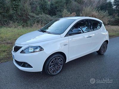 Usata Lancia Ypsilon Gold 80 CV (58 kW) 2022 Bianco Utilitaria