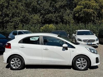Usata Kia Rio 75 CV (55 kW) 2017 Bianco Berlina