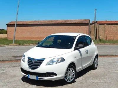 Usata Lancia Ypsilon 95 CV (69 kW) 2014 Bianco Utilitaria
