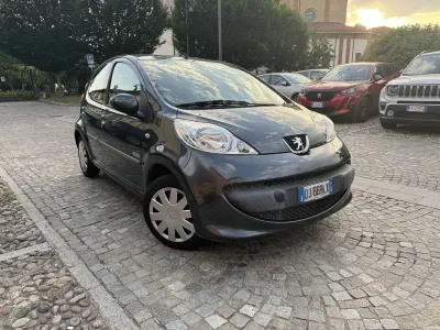 Usata Peugeot 107 68 CV (50 kW) 2007 Utilitaria