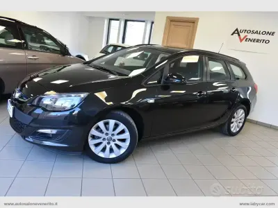 Usata Opel Astra 110 CV (80 kW) 2015 Nero Station wagon